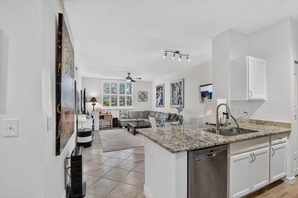 720 S SAPODILLA AVE APT 101, WEST PALM BEACH, FL 33401 - Image 4a3dfbe7313d0e0db2ab4585d7cb56bb/947405297