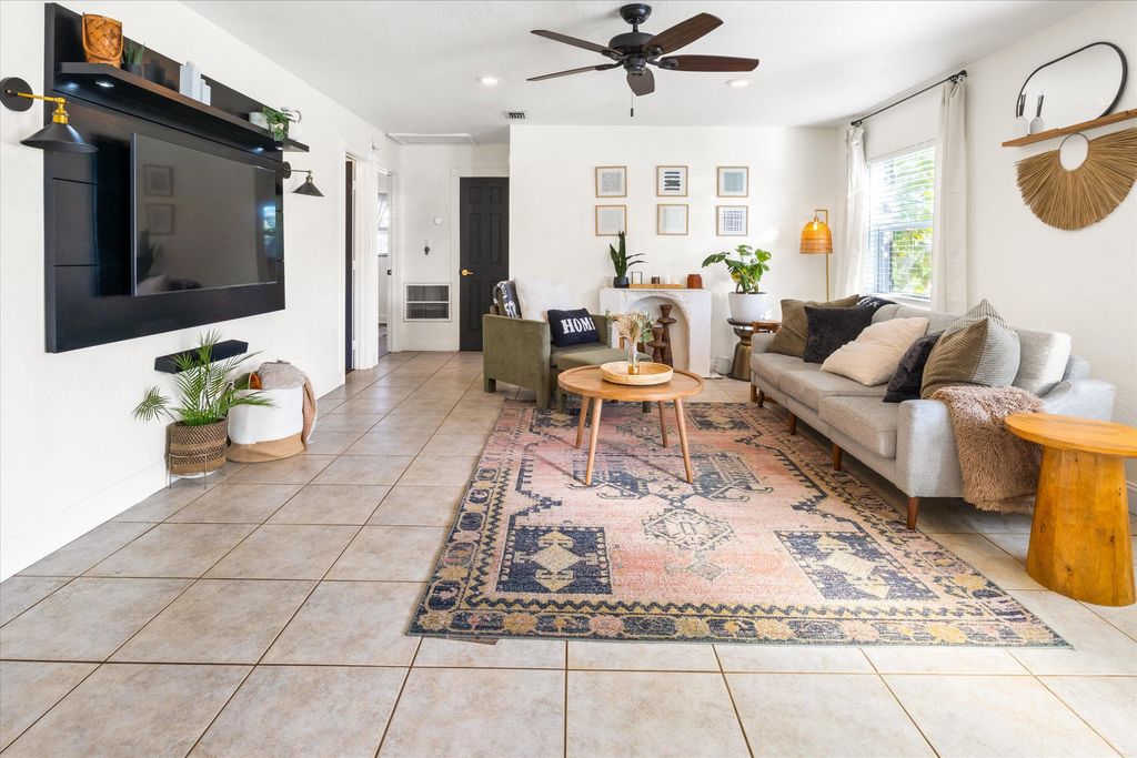 Photo of 1207 Sioux Street, Jupiter, FL 33458 (MLS # R10936422)