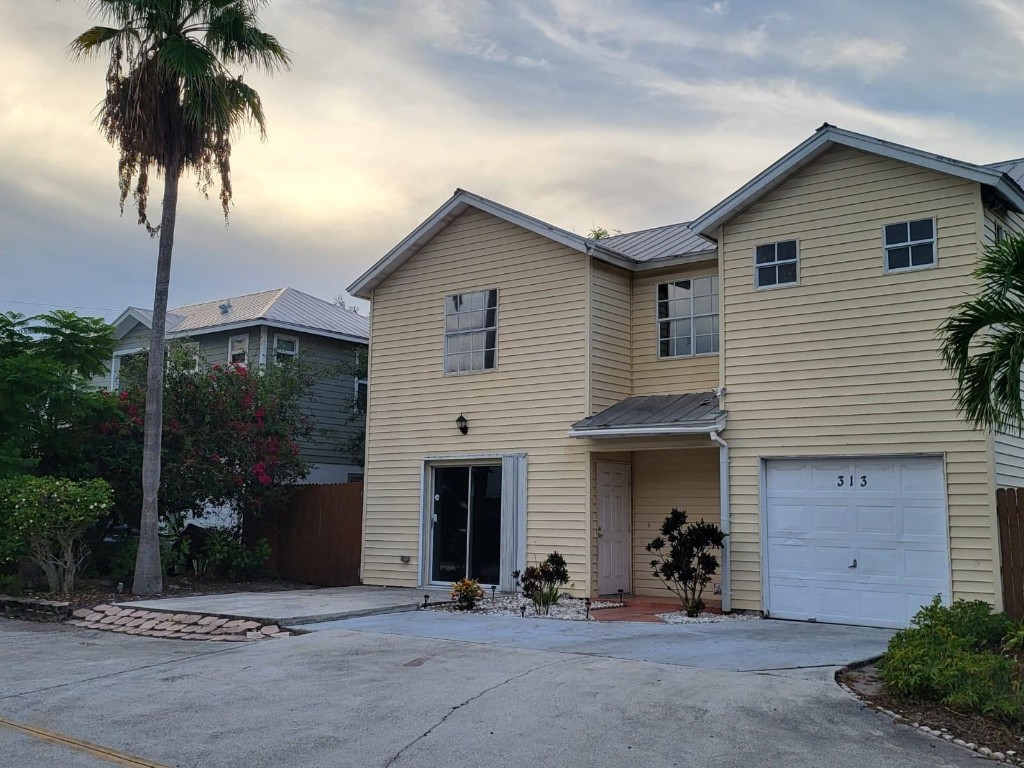 LAKE WORTH PLACE - Residential