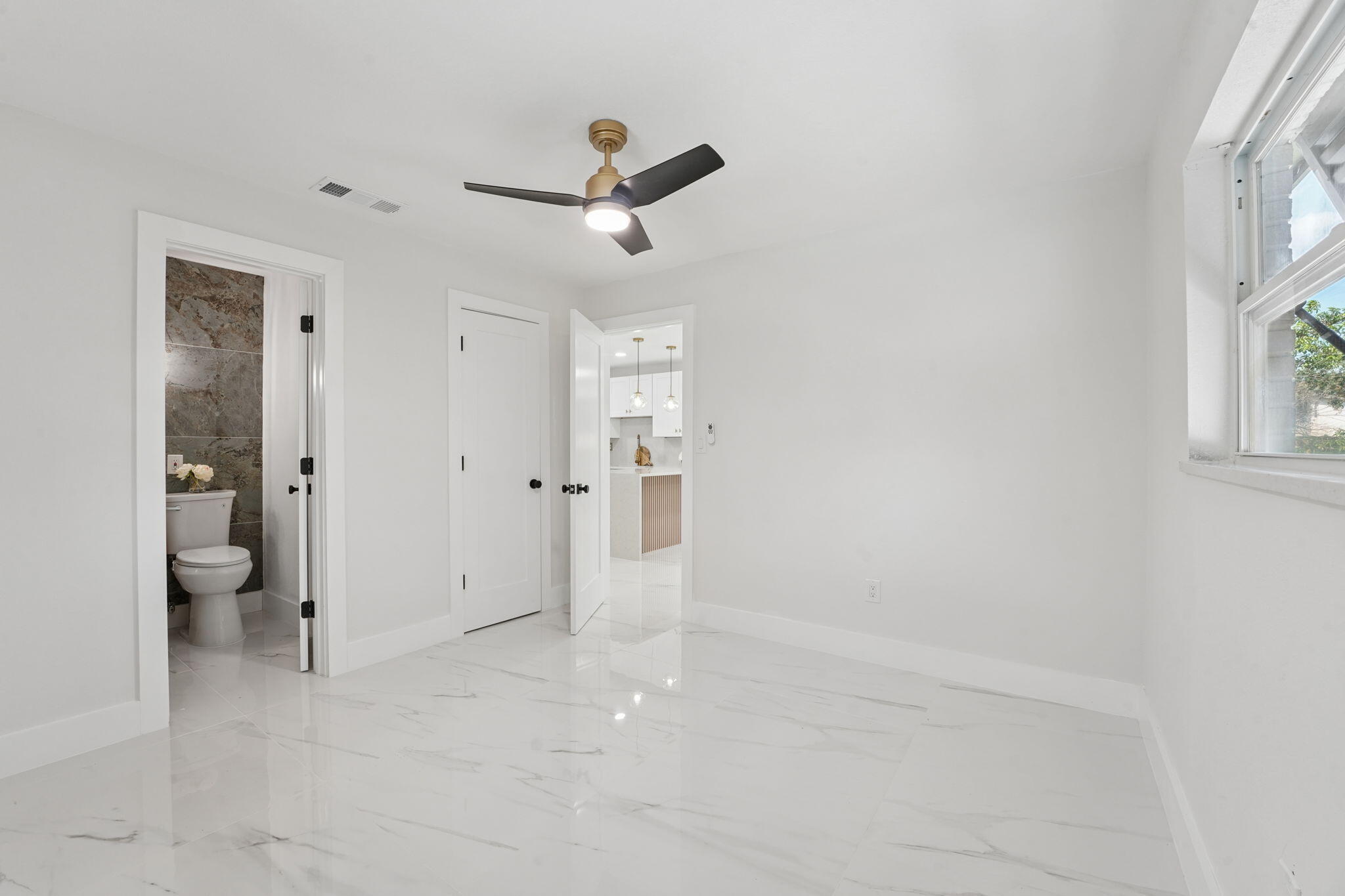 FOREST MANOR - Residential