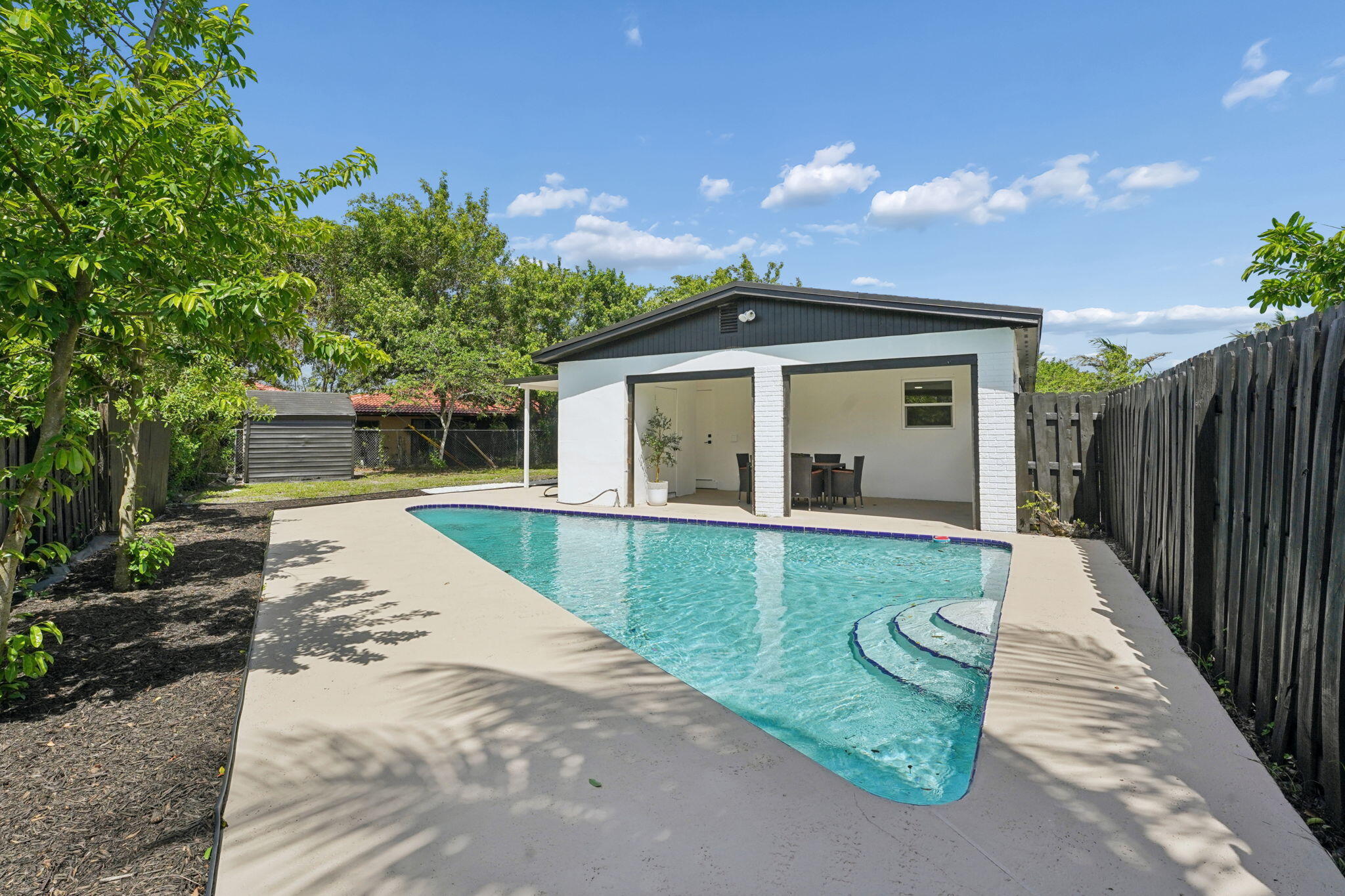 FOREST MANOR - Residential