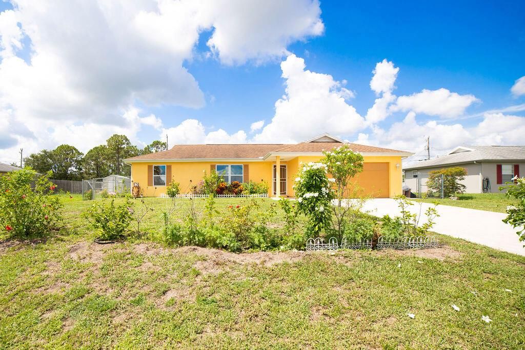 Photo of 612 SW Stillman Avenue, Port Saint Lucie, FL 34953 (MLS # R10999664)