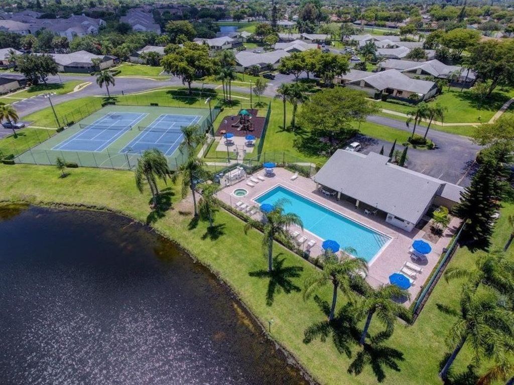 Photo of 1148 Summit Trail Circle #D, West Palm Beach, FL 33415 (MLS # B26011430)