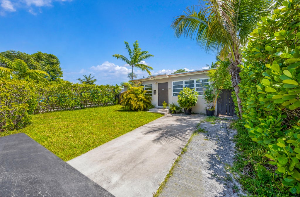 Photo of 2326 Harding Street #2326, Hollywood, FL 33020 (MLS # B26048540)