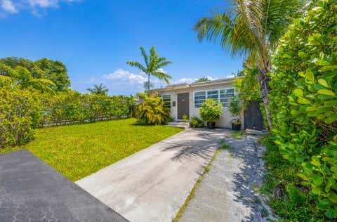 Tiny photo for 2326 Harding Street, Hollywood, FL 33020 (MLS # B26048540)
