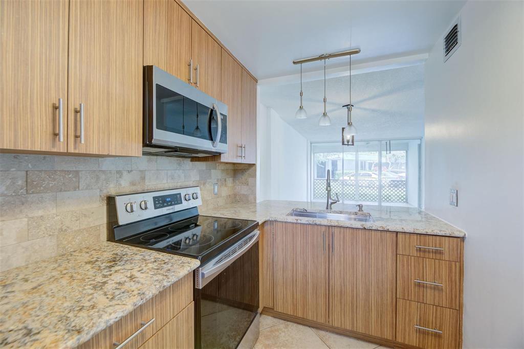 113 ROYAL PARK Drive 1H