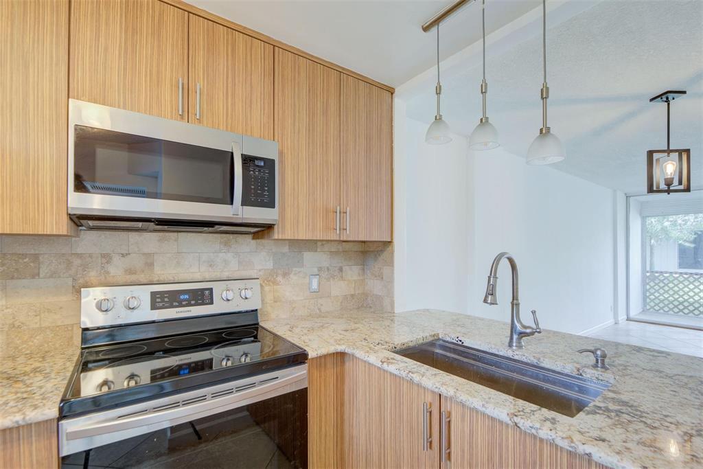 113 ROYAL PARK Drive 1H