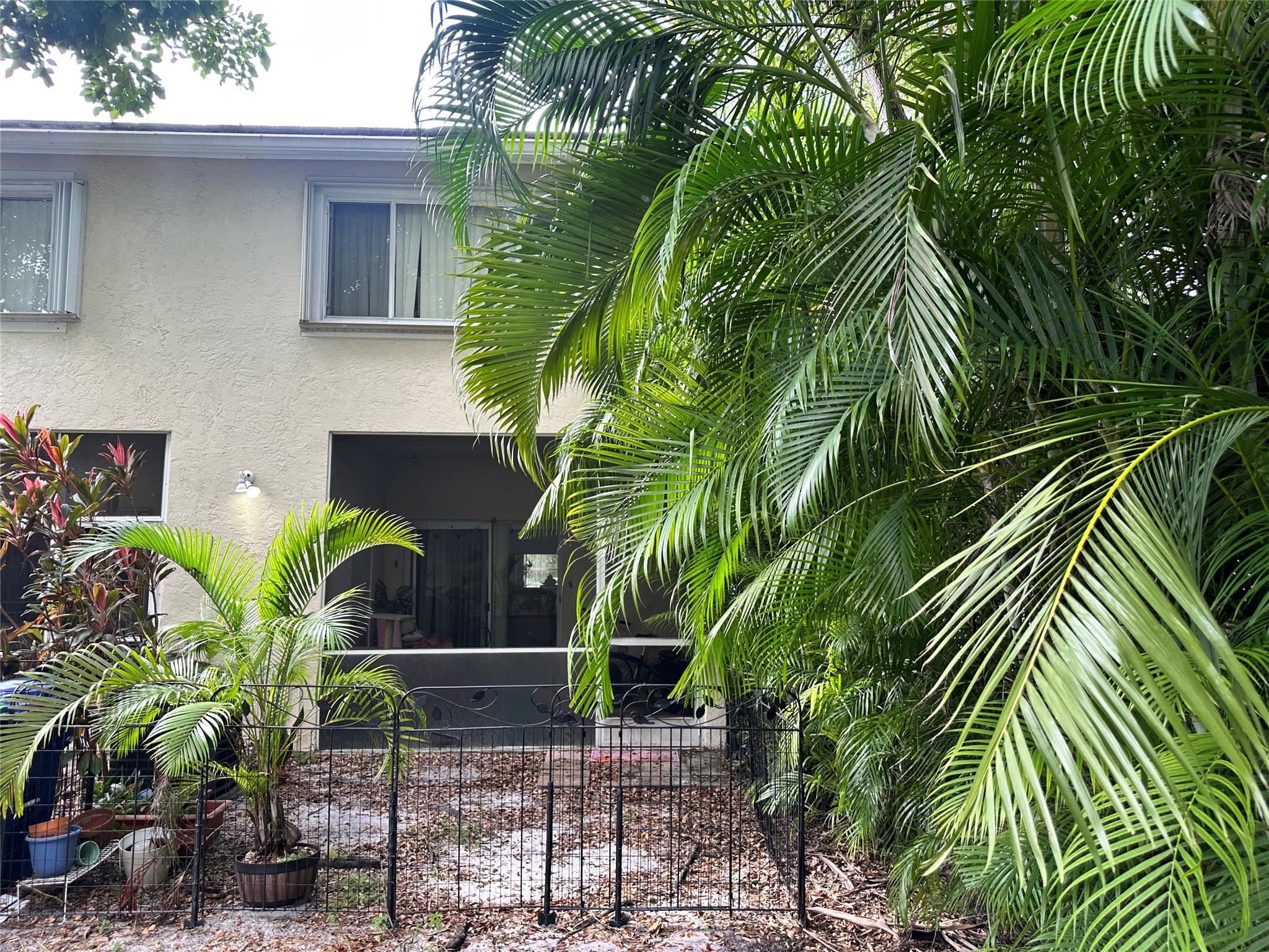 CORAL REEF CLUB - Residential