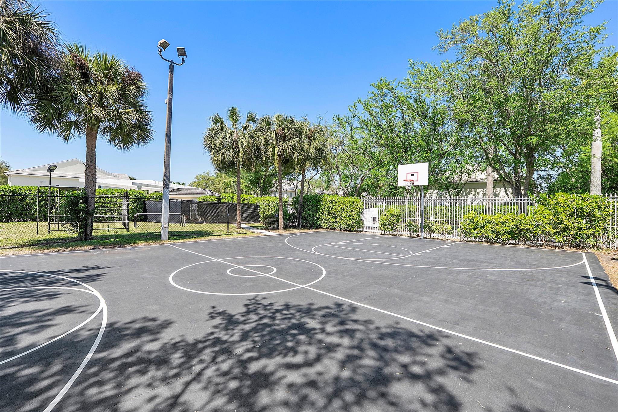 CORAL REEF CLUB - Residential