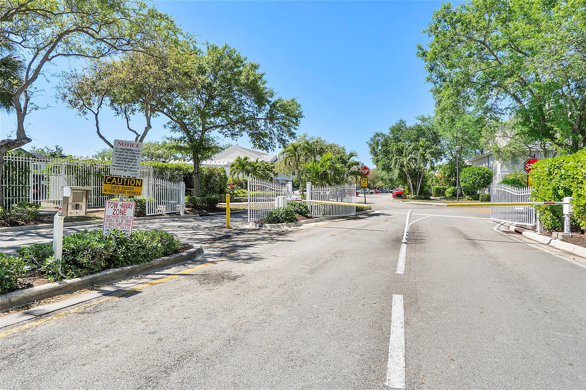 CORAL REEF CLUB - Residential