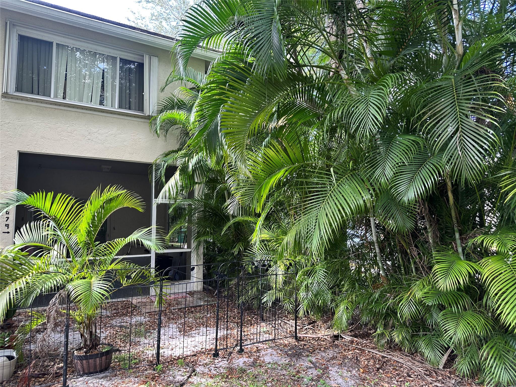 CORAL REEF CLUB - Residential