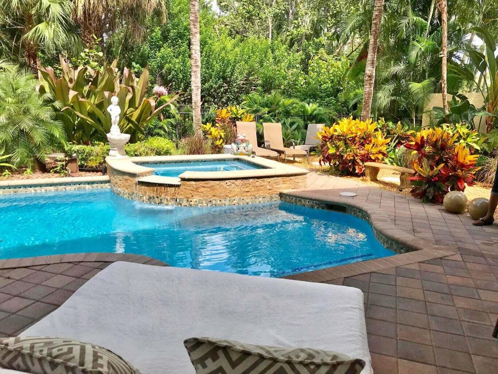 Photo of 60 Laguna Terrace, Palm Beach Gardens, FL 33418 (MLS # R11006731)