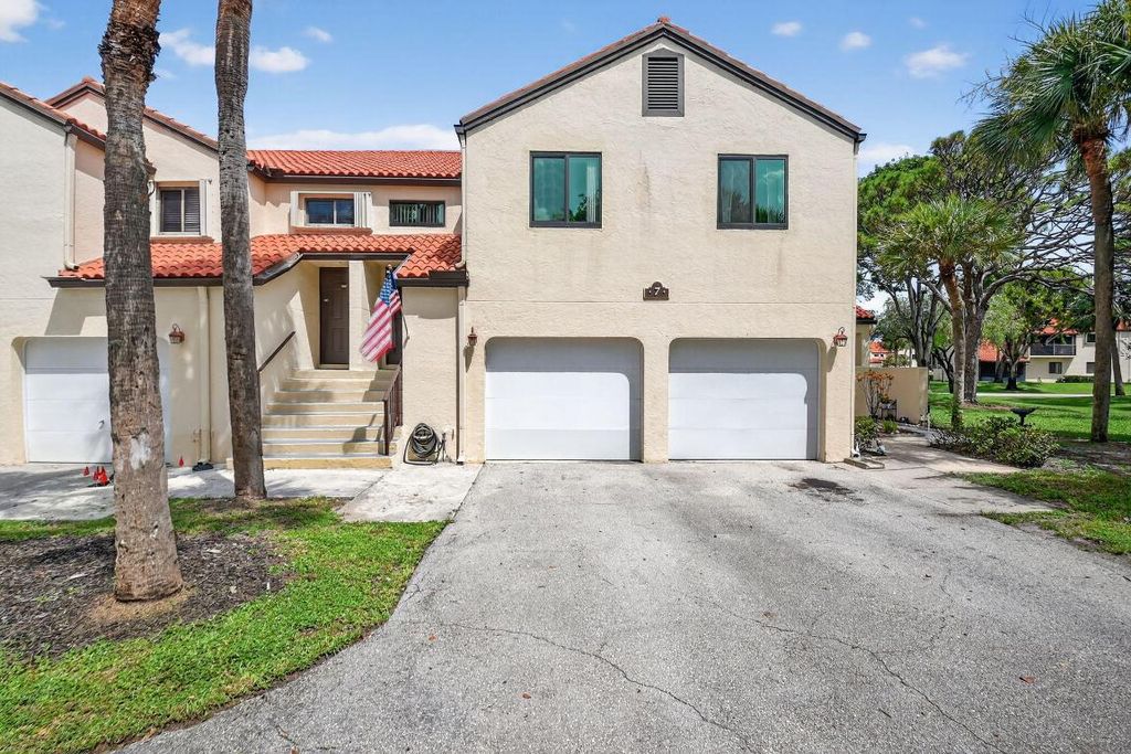 Photo of 7 Via De Casas Sur #204, Boynton Beach, FL 33426 (MLS # R11120598)