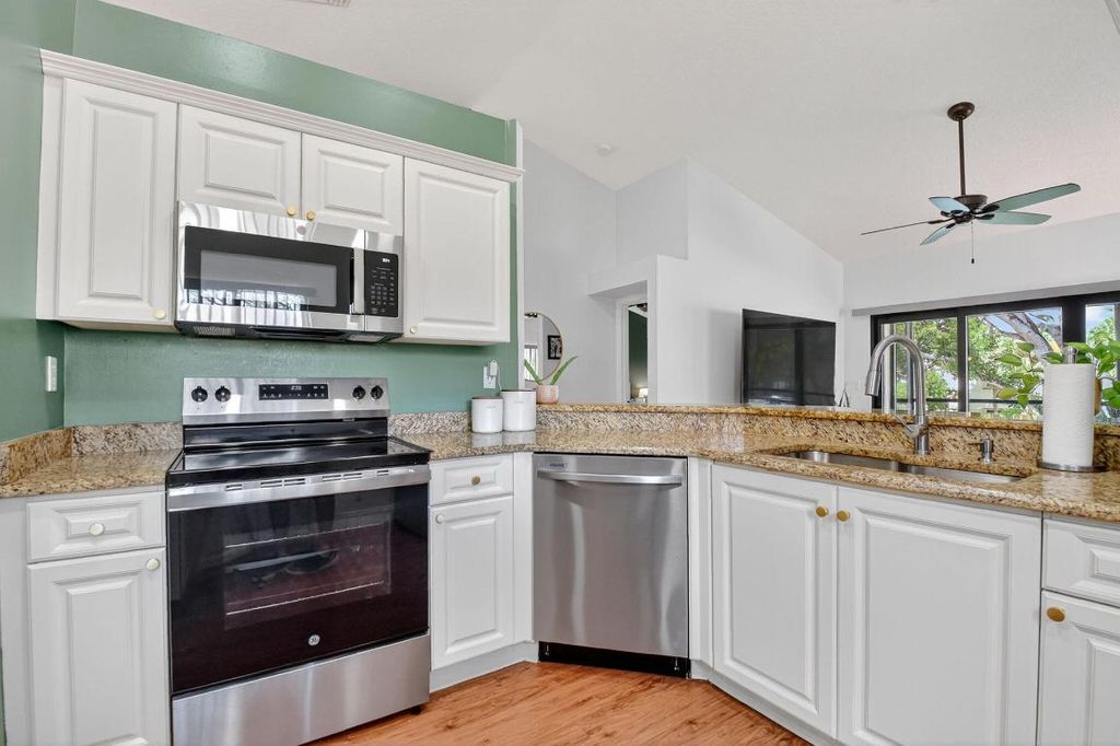 Photo of 7 Via De Casas Sur #204, Boynton Beach, FL 33426 (MLS # R11120598)