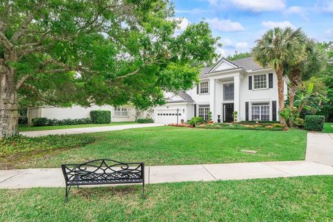 Photo of 152 Oakwood Lane, Palm Beach Gardens, FL 33410 (MLS # B26005818)