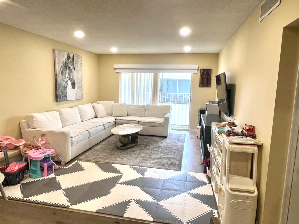 Photo of 2211 NE 67th Street #1124, Fort Lauderdale, FL 33308 (MLS # B26059823)