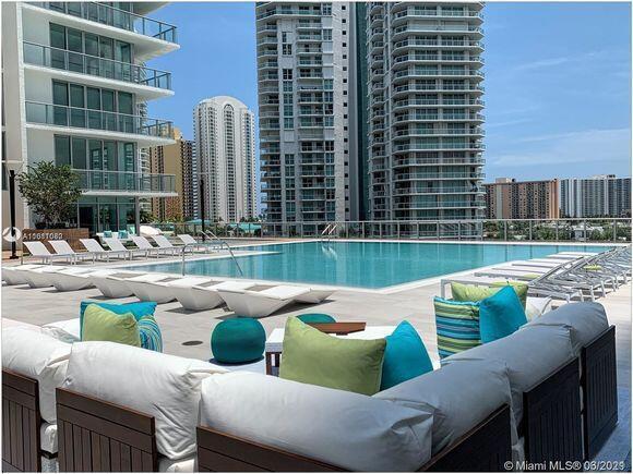PARQUE TOWERS CONDO - Residential