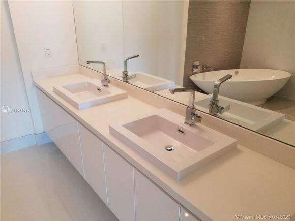 PARQUE TOWERS CONDO - Residential