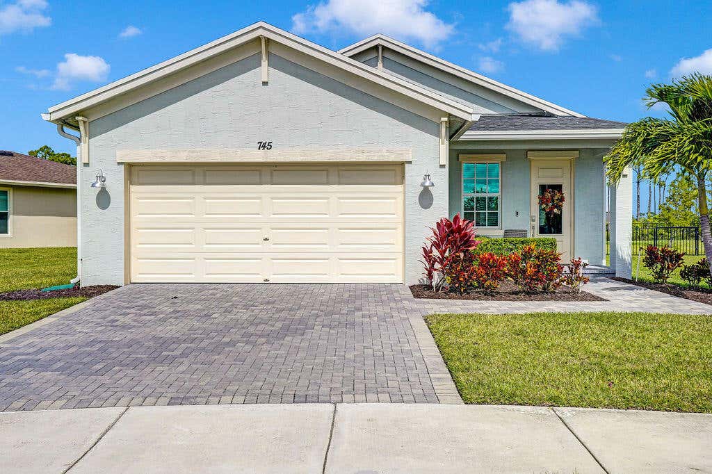 Photo of 745 SE Bloomfield Road, Port Saint Lucie, FL 34984 (MLS # R11132957)