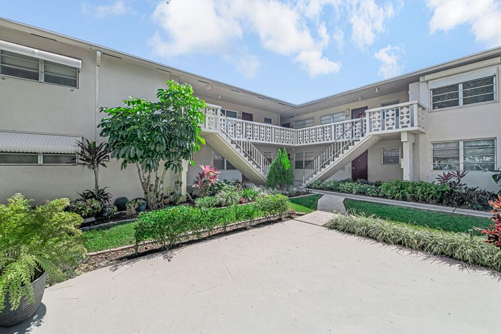 Photo of 606 S C Street #204, Lake Worth Beach, FL 33460 (MLS # R11161247)