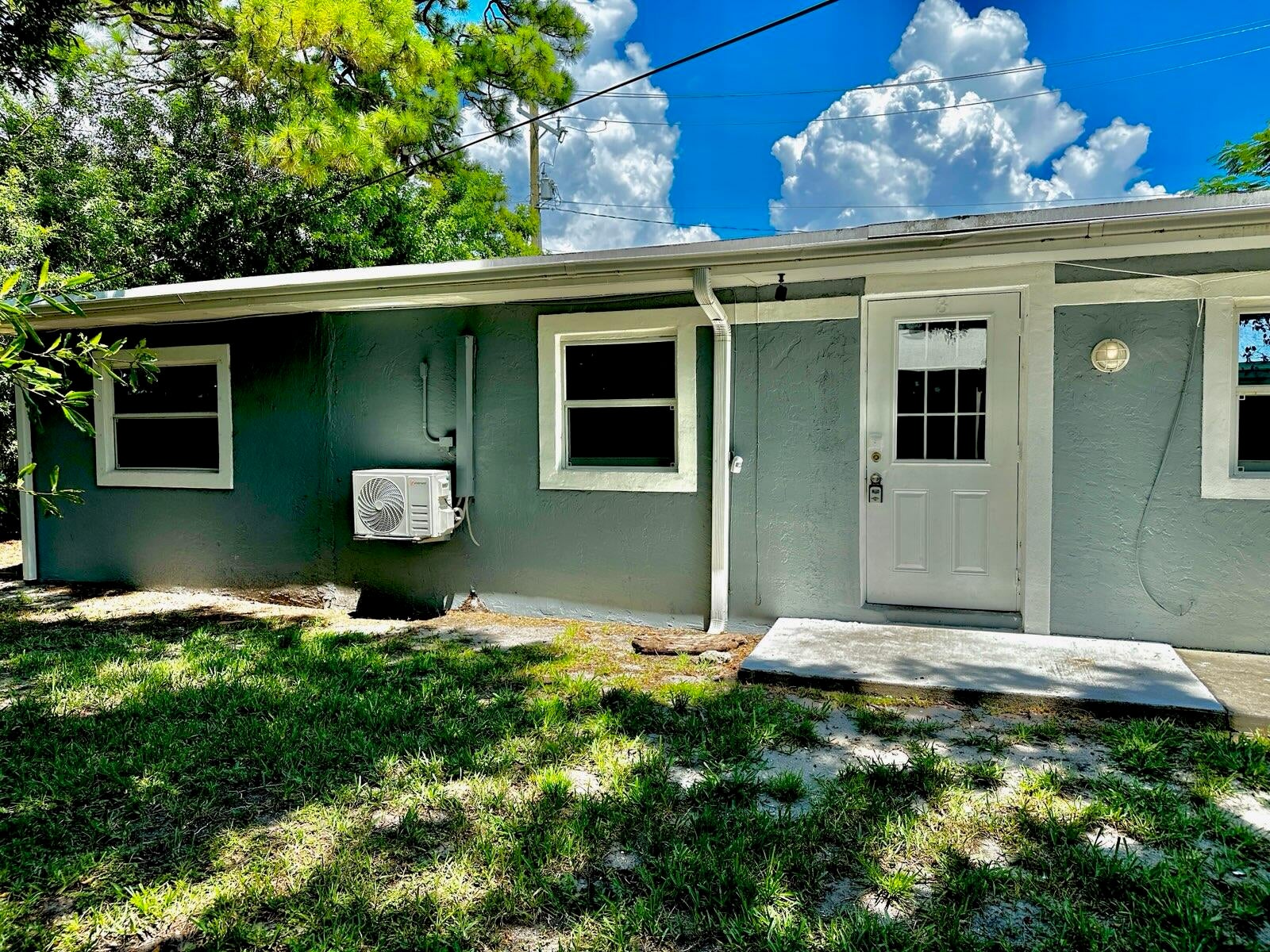 1279 NE 40TH Place