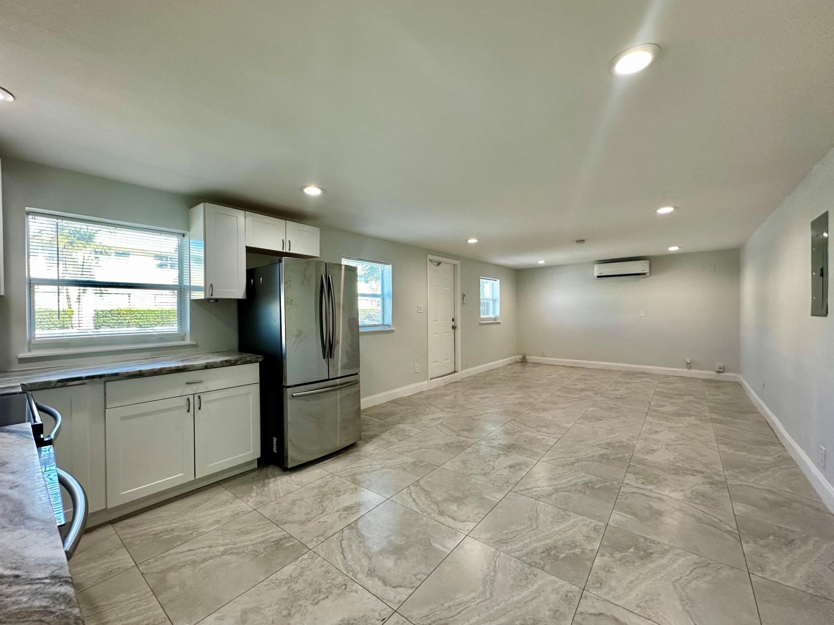 1279 NE 40TH Place