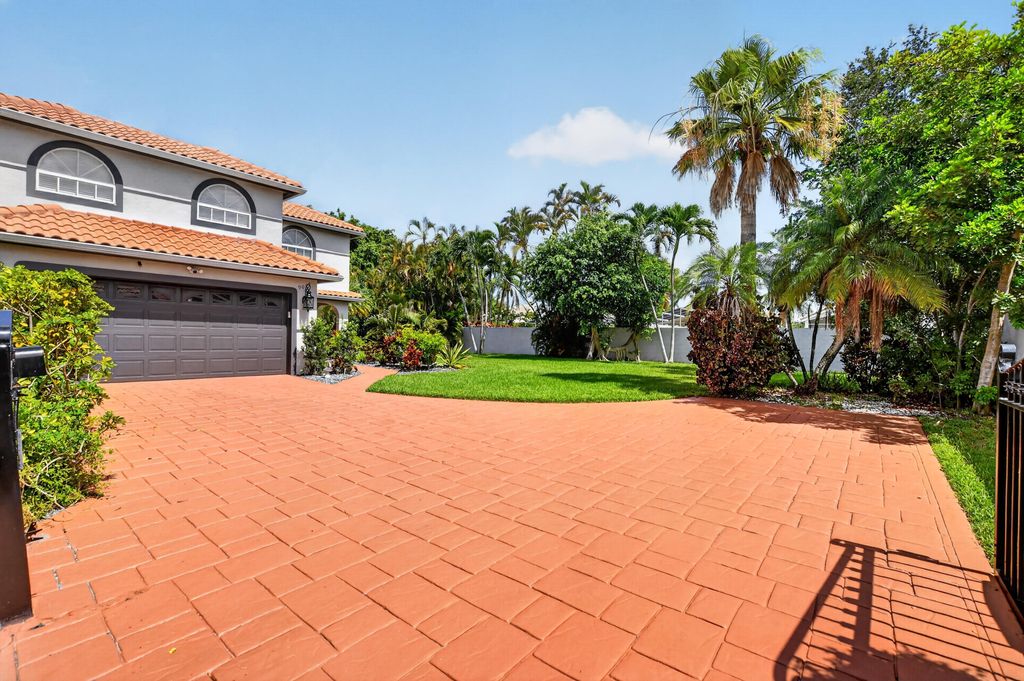 Photo of 9048 Villa Portofino Circle, Boca Raton, FL 33496 (MLS # B26042051)