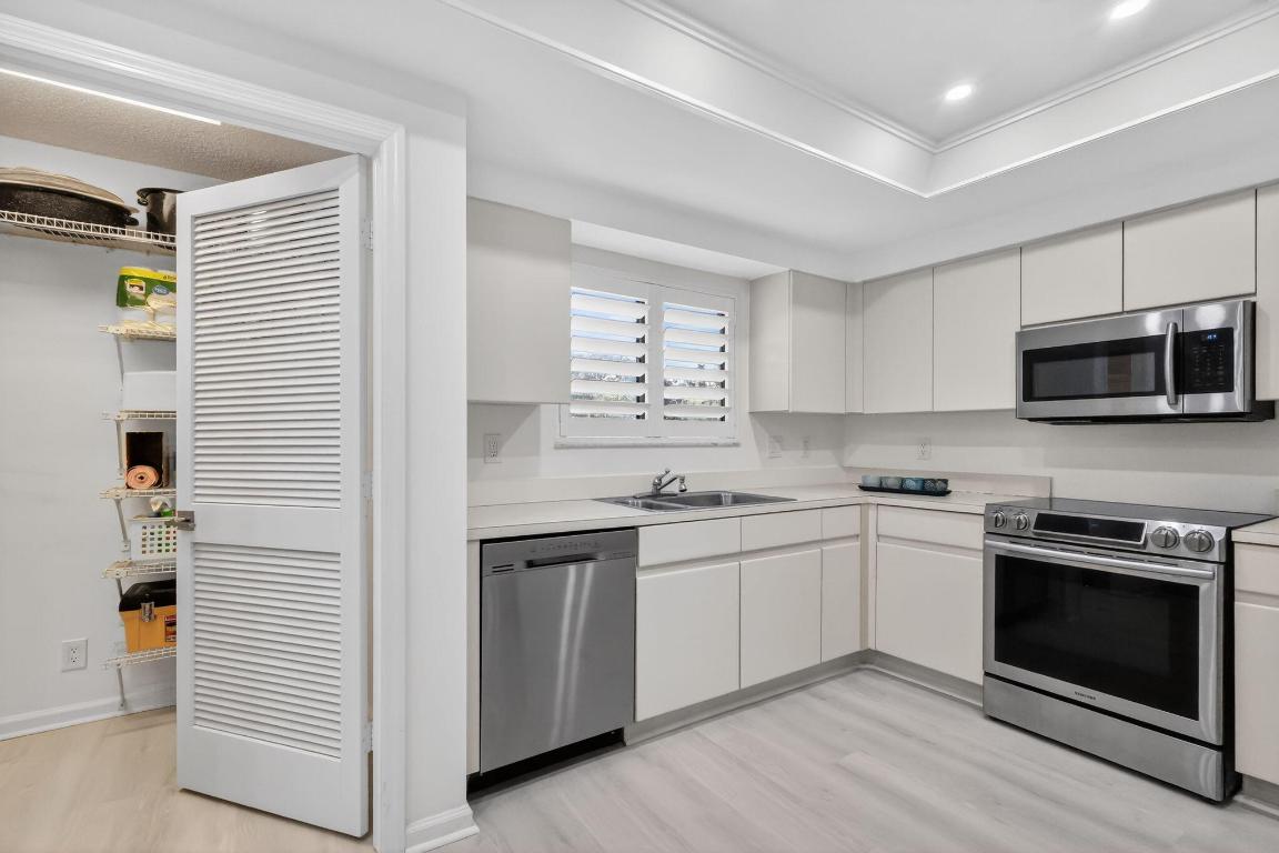 GLENEAGLES CONDO V - Residential Lease