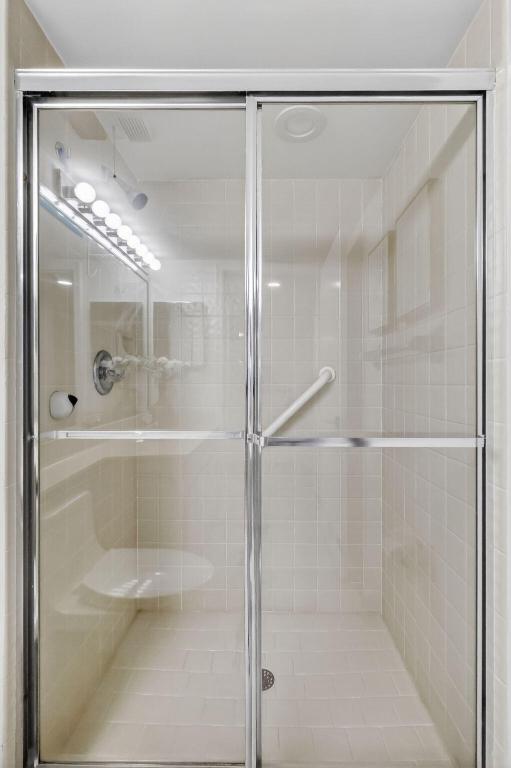 GLENEAGLES CONDO V - Residential Lease