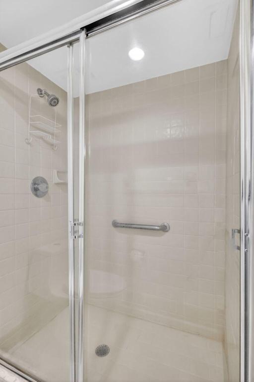 GLENEAGLES CONDO V - Residential Lease