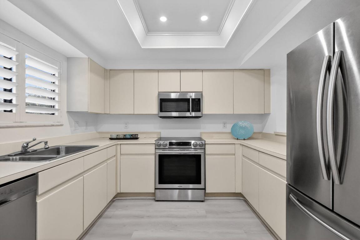 GLENEAGLES CONDO V - Residential Lease