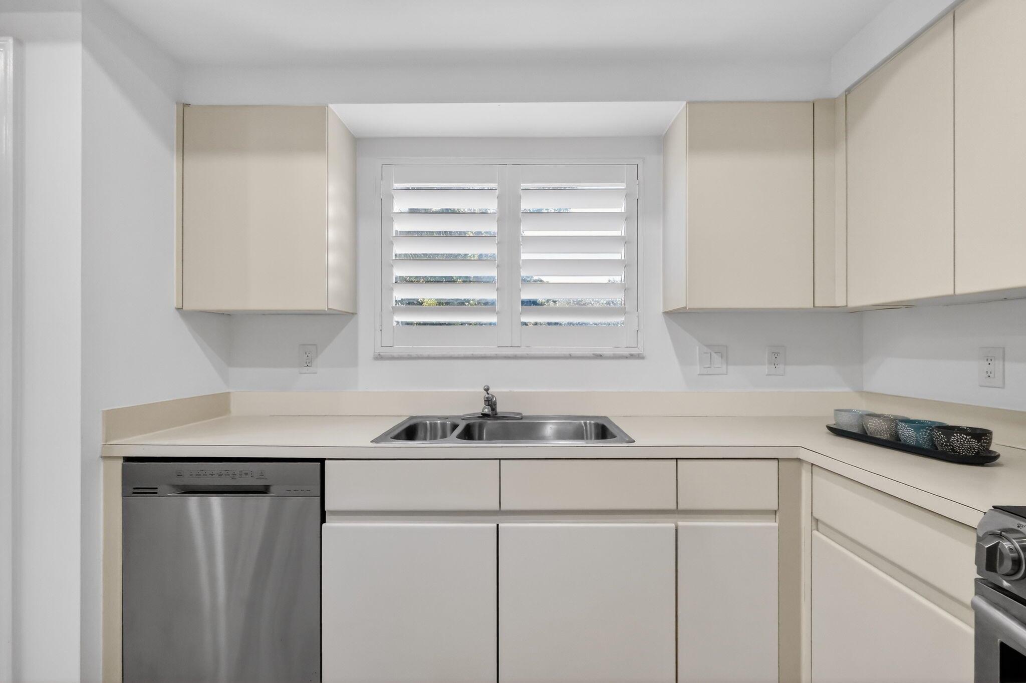 GLENEAGLES CONDO V - Residential Lease