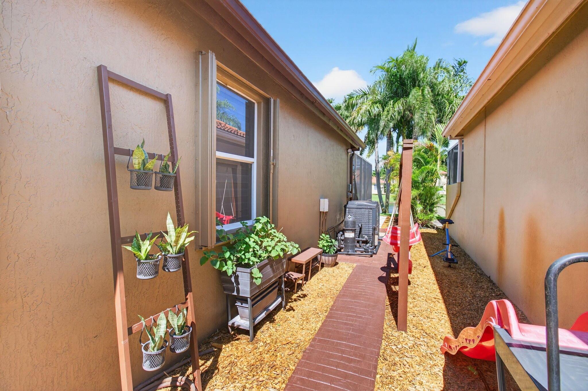 GATEWAY GARDENS - Residential