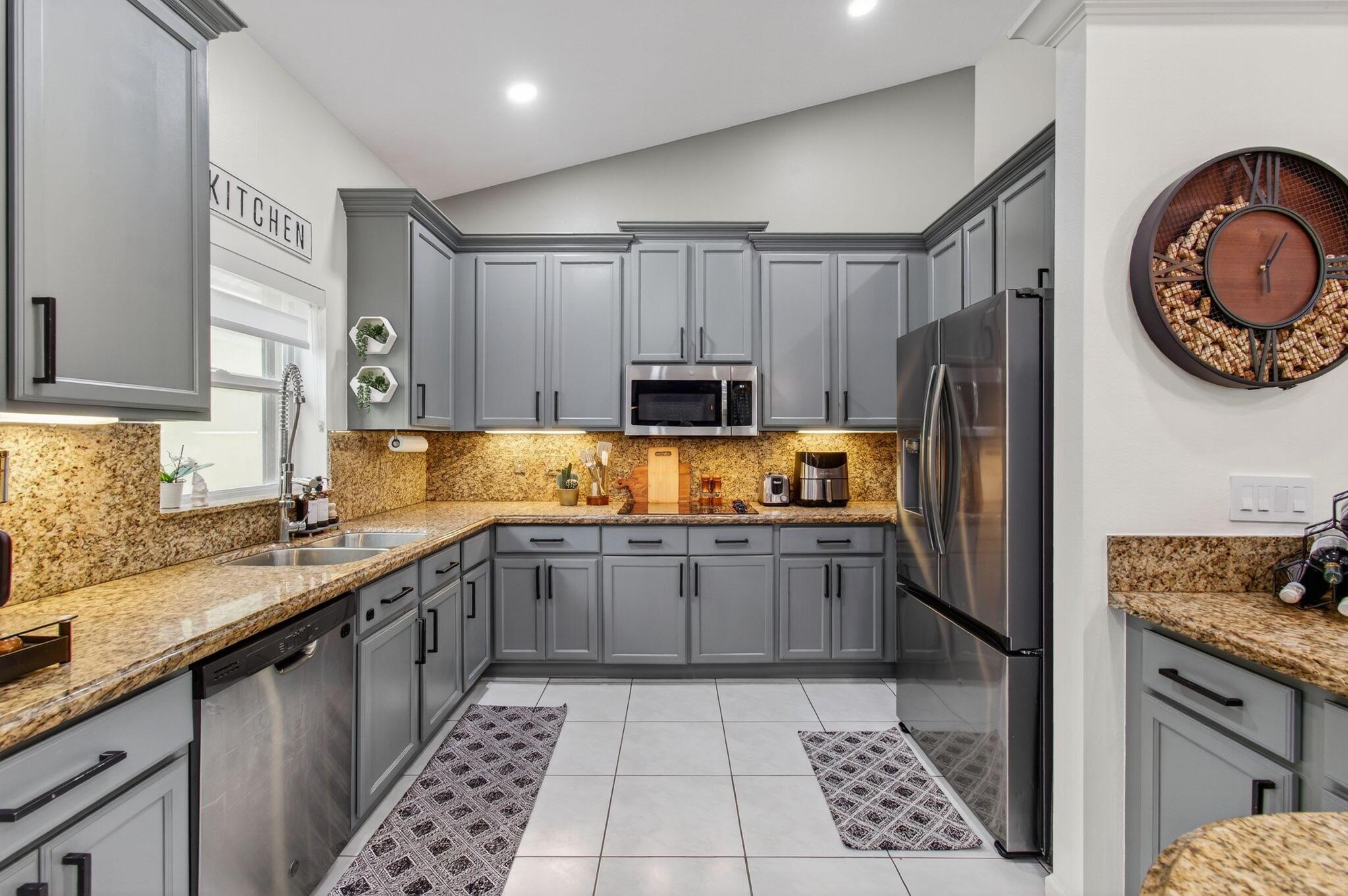 GATEWAY GARDENS - Residential