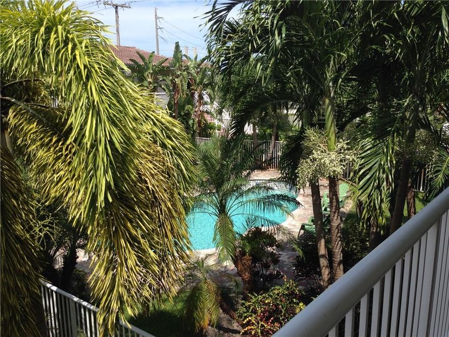 2/1, Pool, Laundry, Central A/C, Gated Neighborhood, Fenced Yard