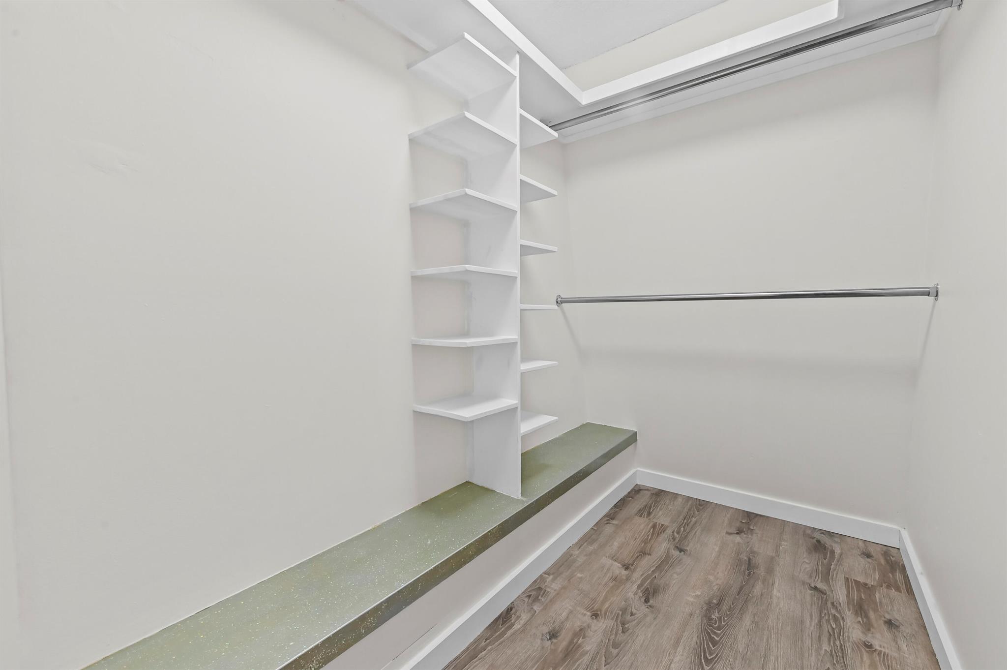 EMERALD LAKES - Residential