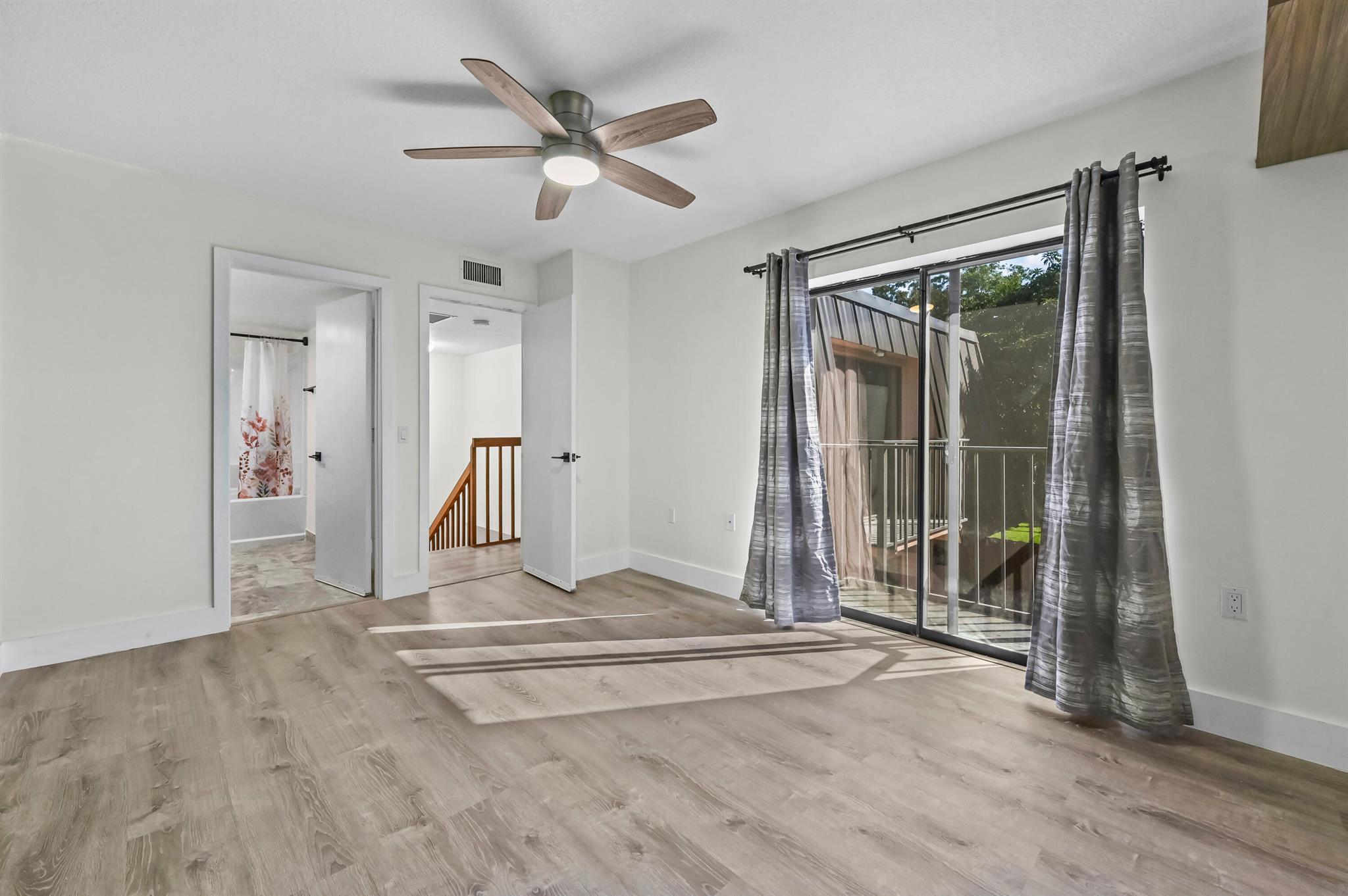 EMERALD LAKES - Residential