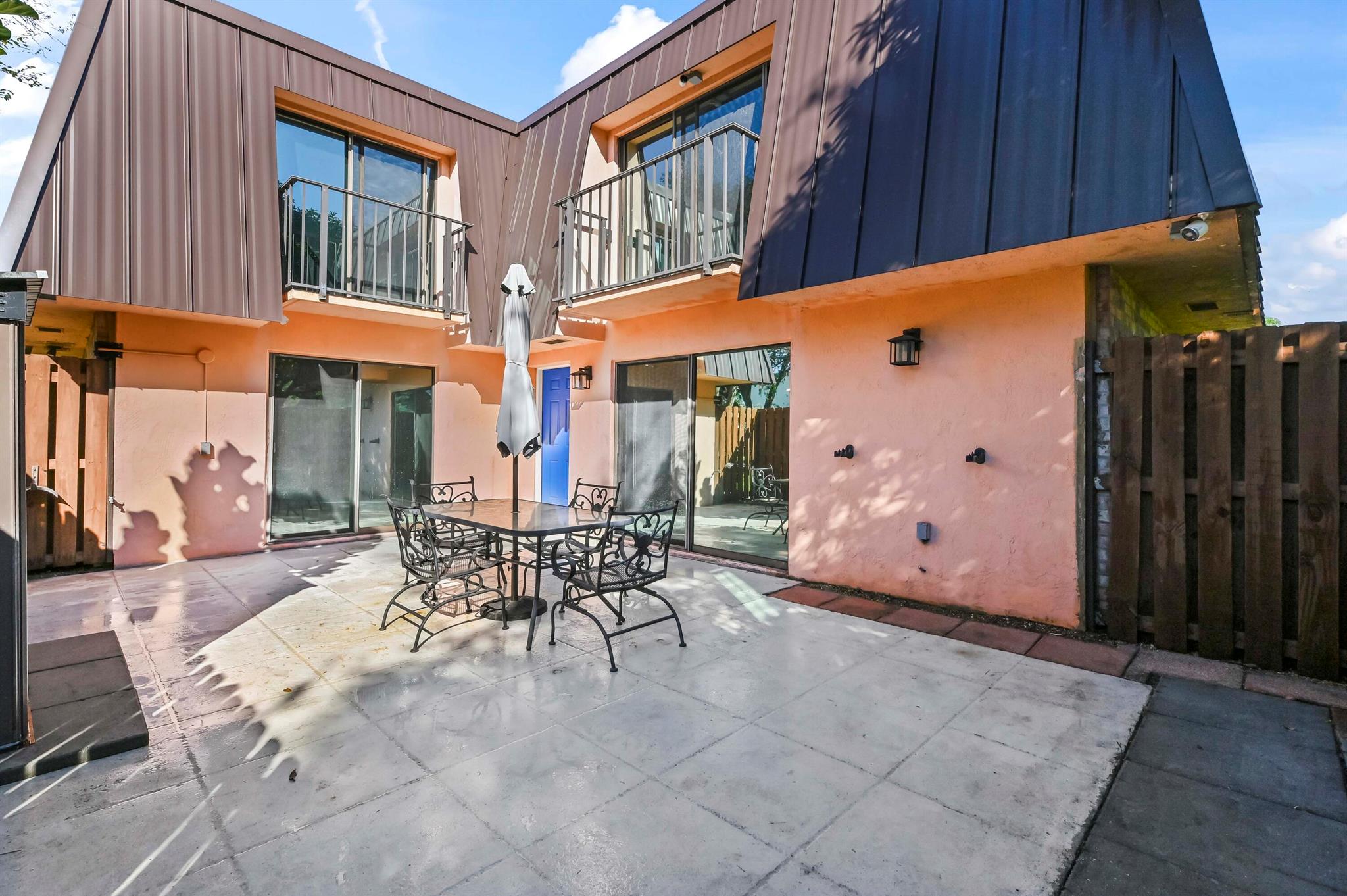 EMERALD LAKES - Residential