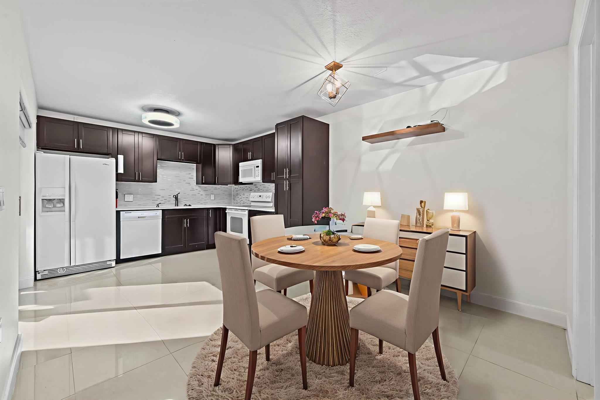 EMERALD LAKES - Residential