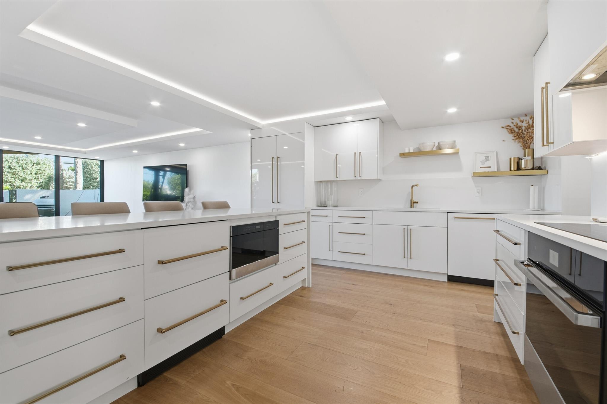 EIGHT HUNDRED OCEAN PLACE - Residential