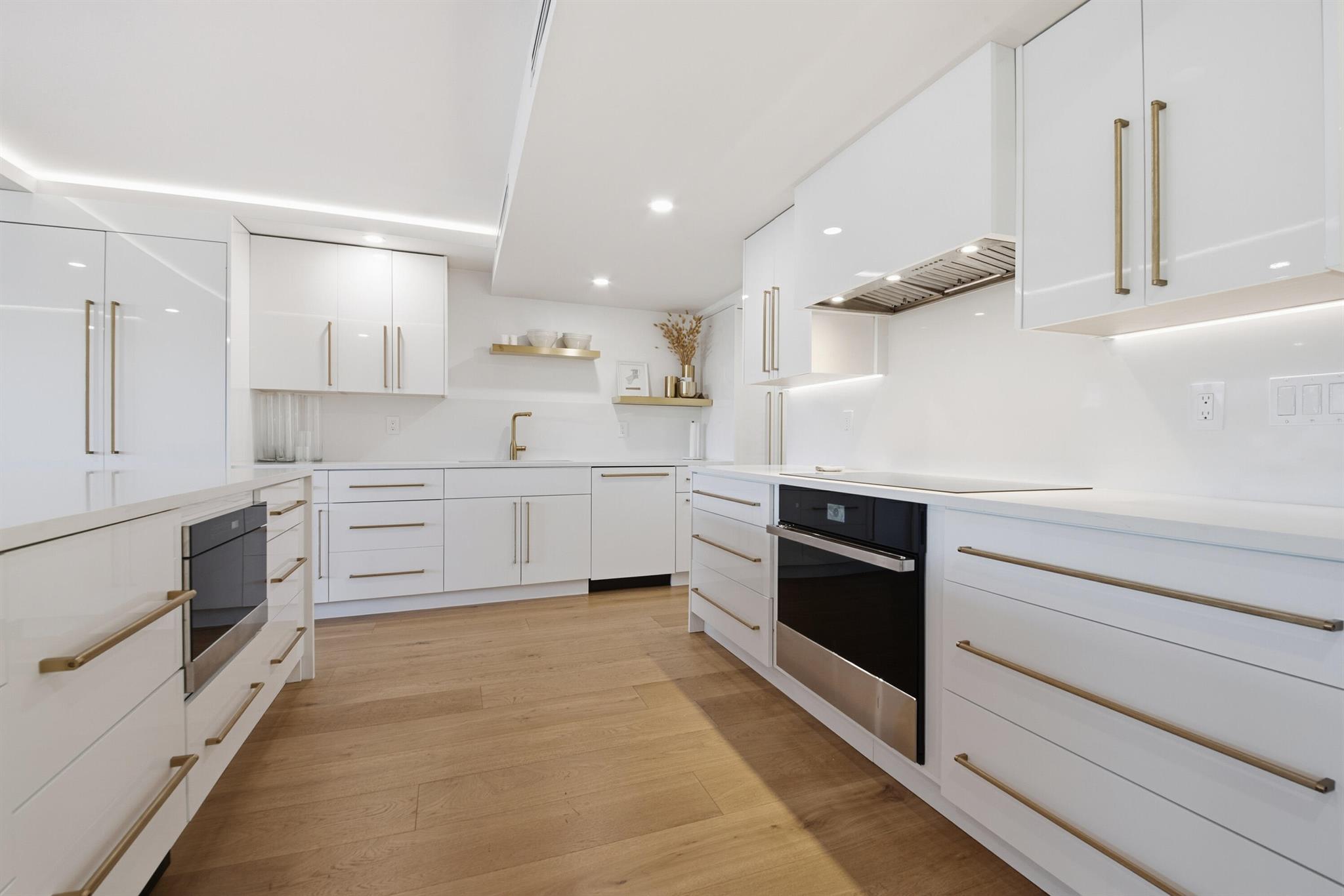 EIGHT HUNDRED OCEAN PLACE - Residential