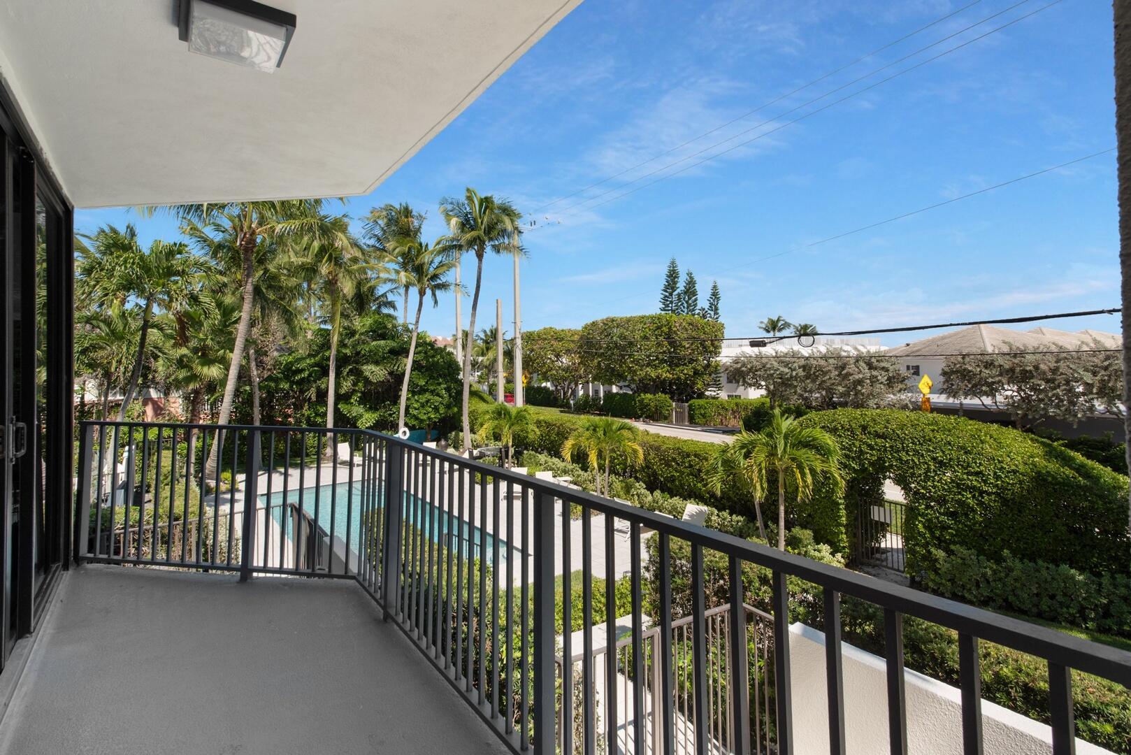 EIGHT HUNDRED OCEAN PLACE - Residential