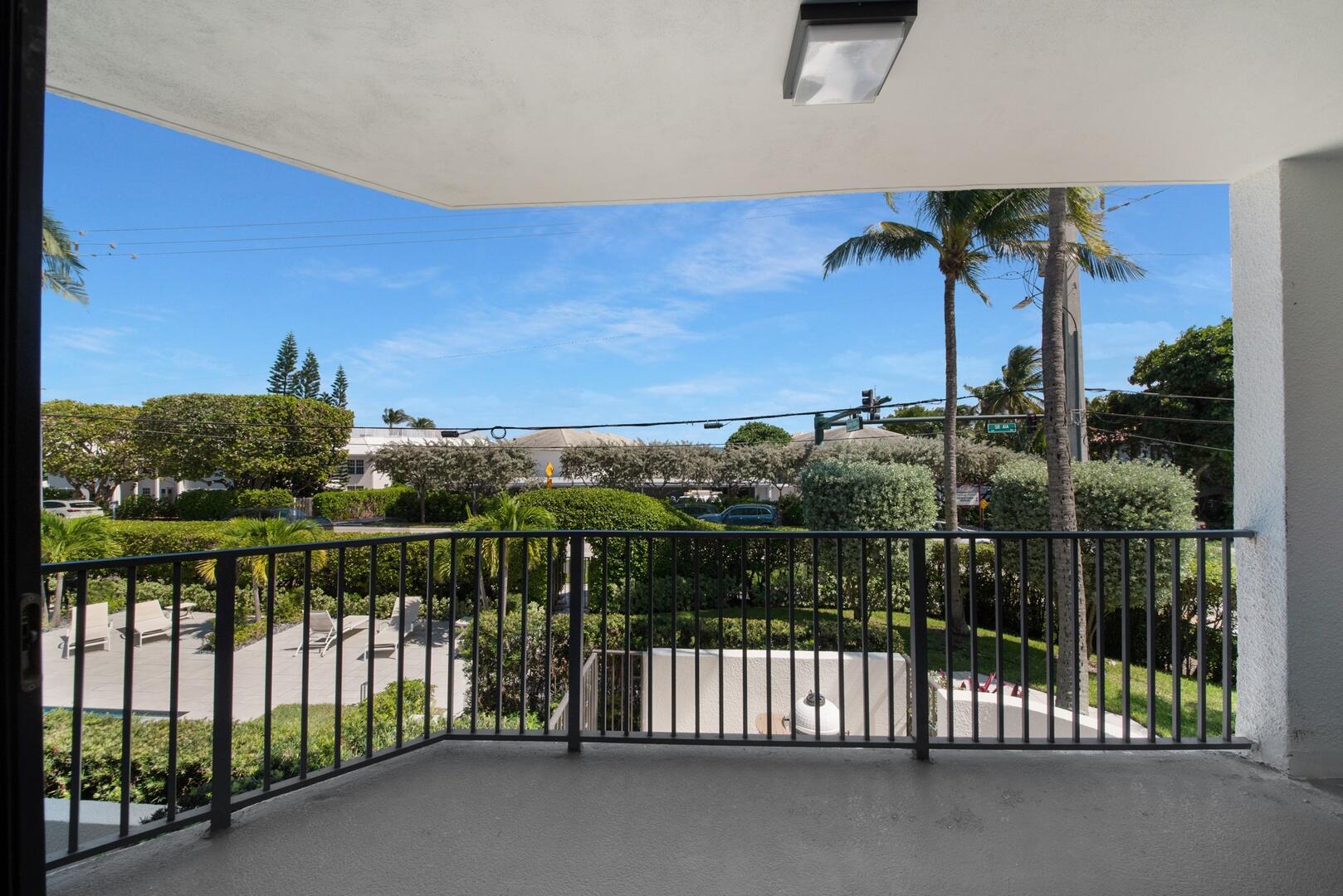 EIGHT HUNDRED OCEAN PLACE - Residential