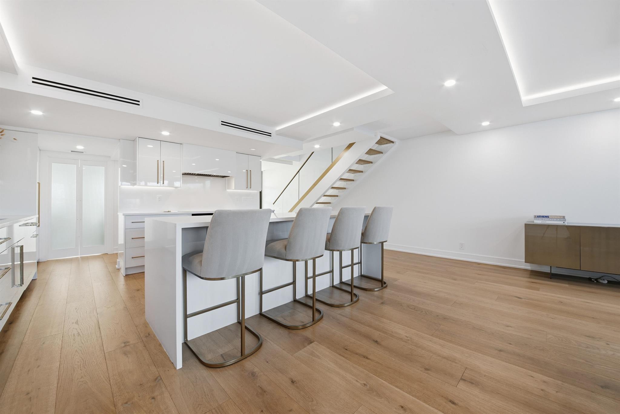 EIGHT HUNDRED OCEAN PLACE - Residential