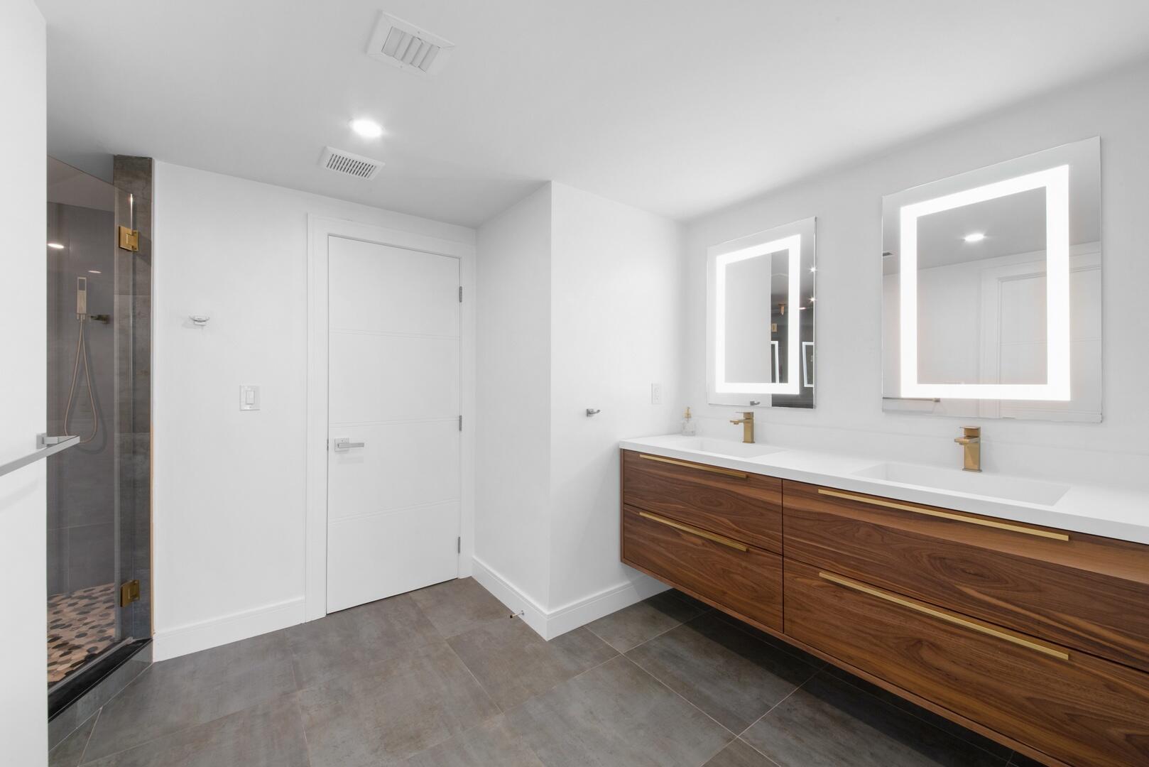 EIGHT HUNDRED OCEAN PLACE - Residential