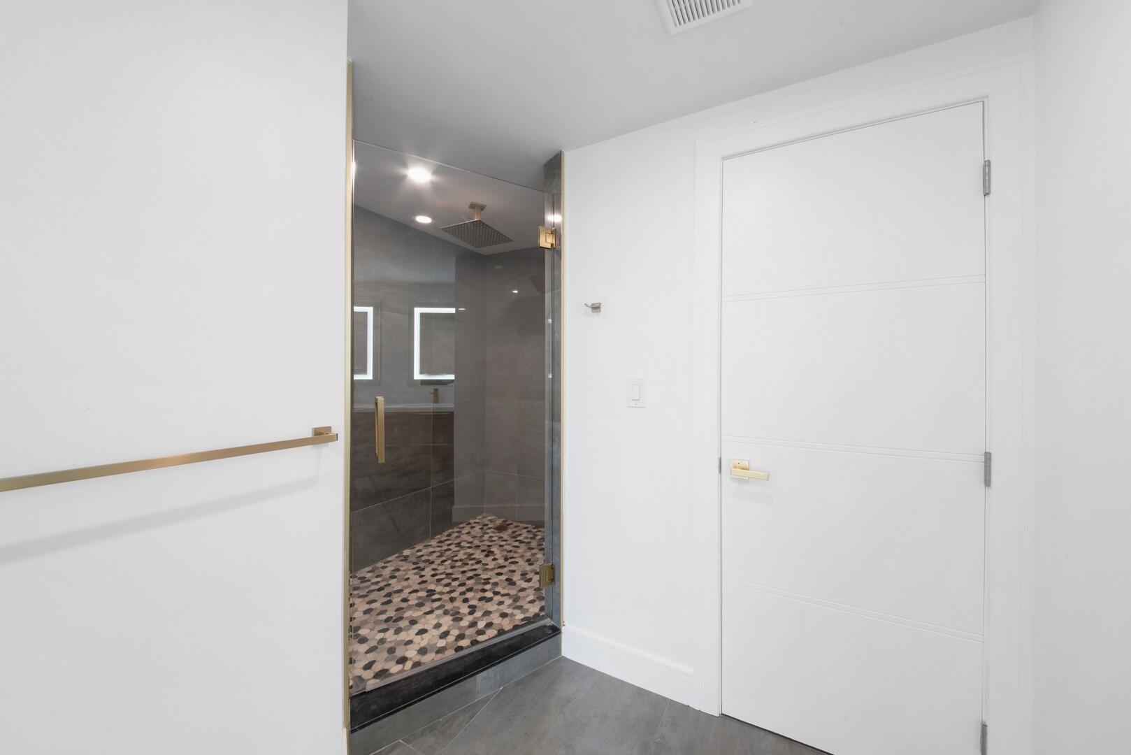 EIGHT HUNDRED OCEAN PLACE - Residential