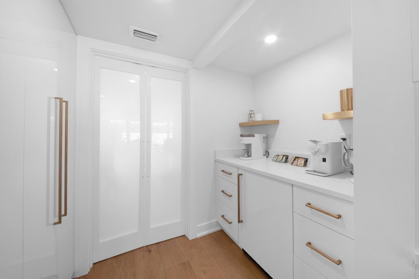 EIGHT HUNDRED OCEAN PLACE - Residential