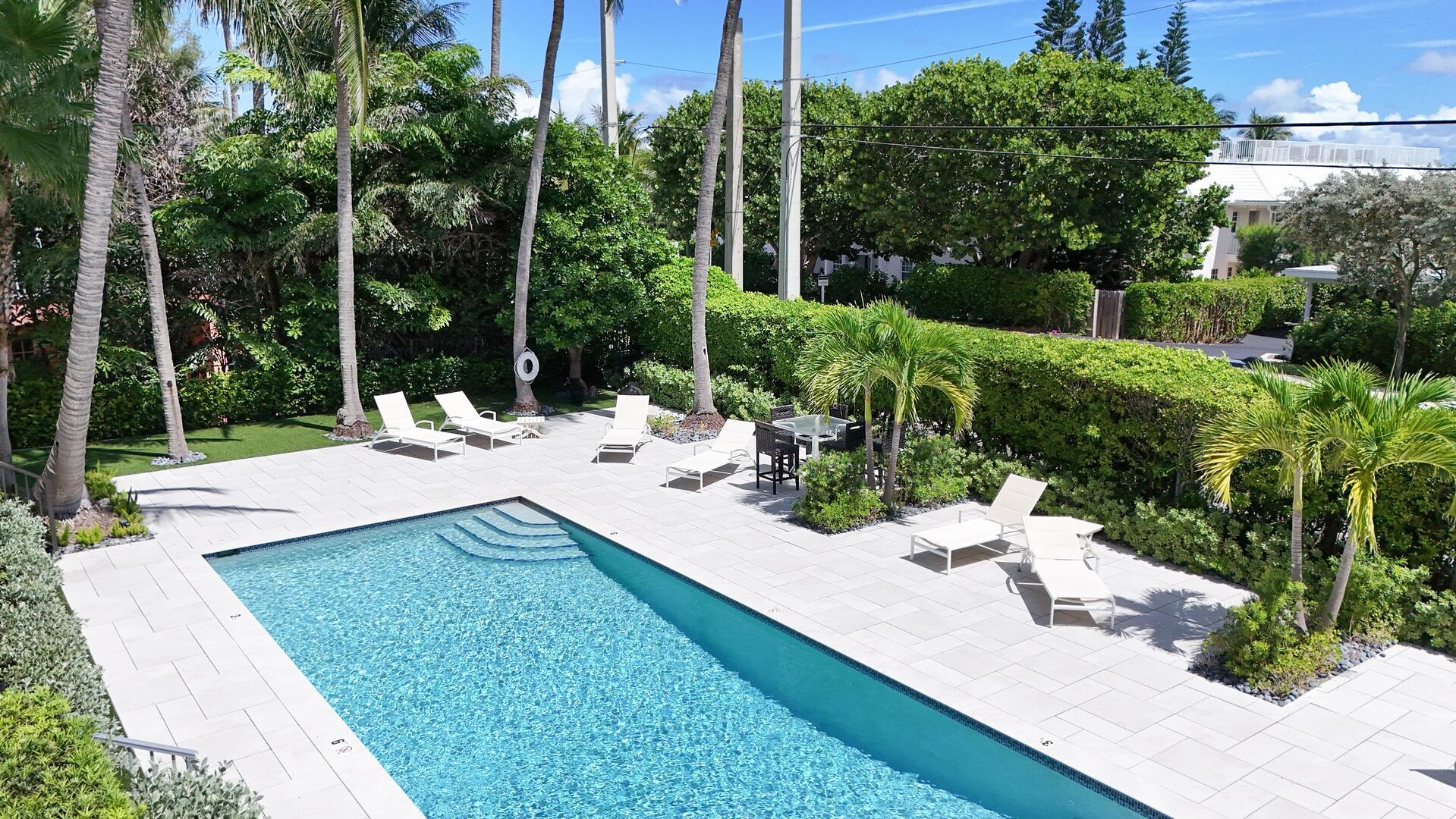 EIGHT HUNDRED OCEAN PLACE - Residential