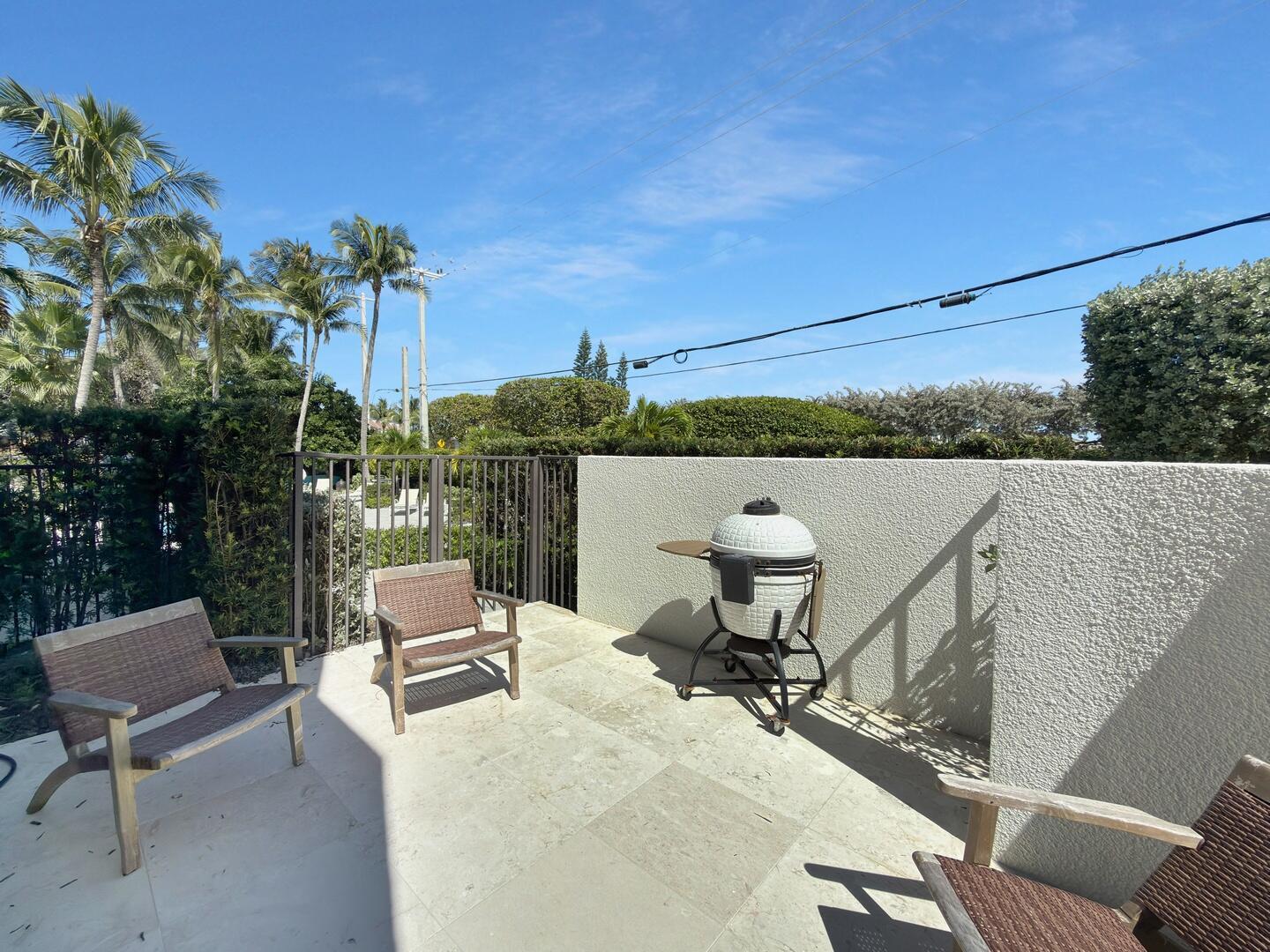 EIGHT HUNDRED OCEAN PLACE - Residential