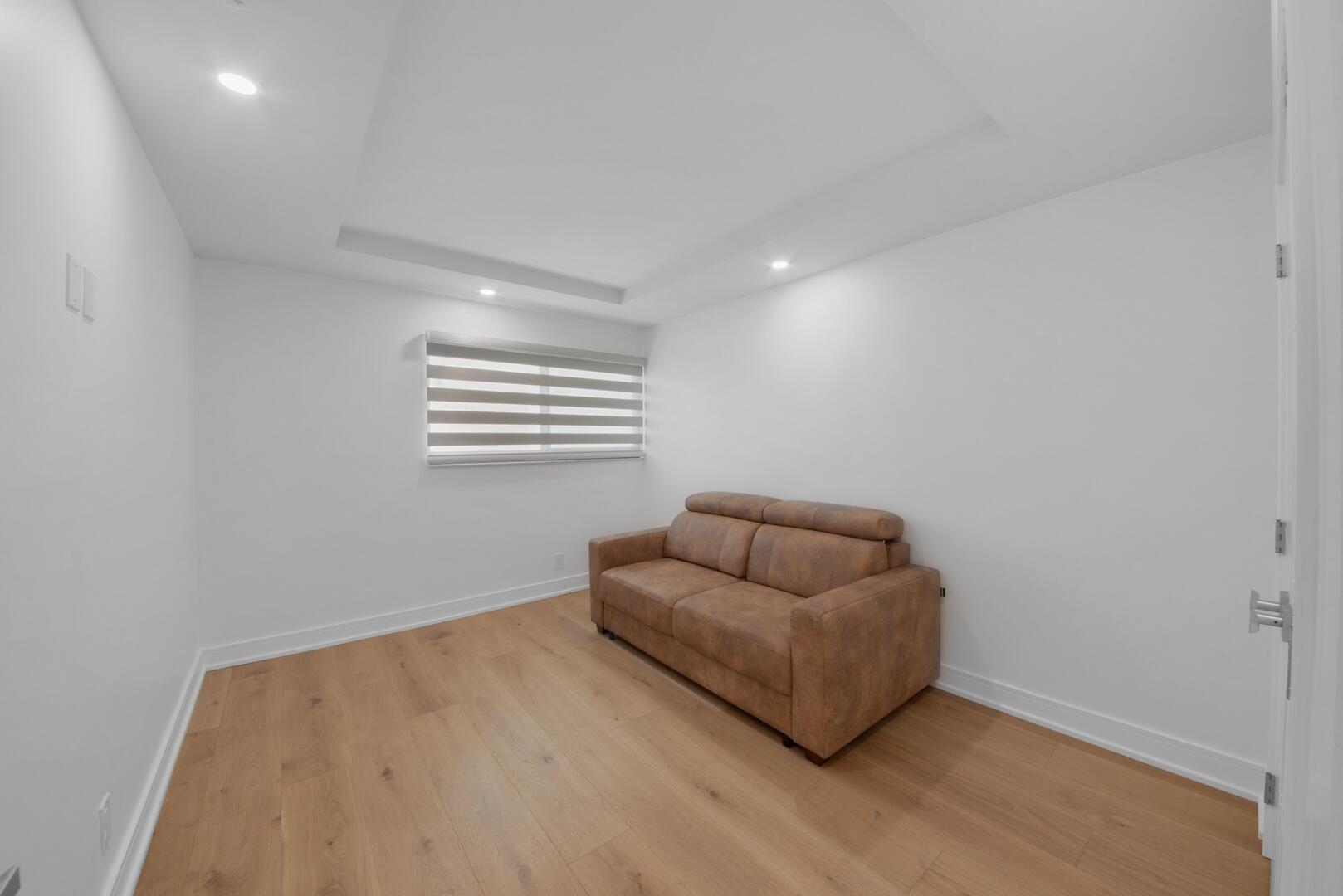 EIGHT HUNDRED OCEAN PLACE - Residential